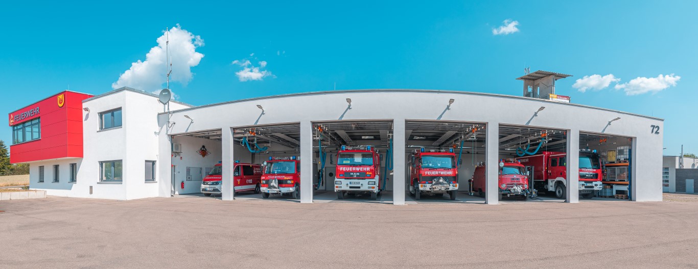 Feuerwehr Sersheim Feuerwehrgerätehaus mit Fahrzeugen